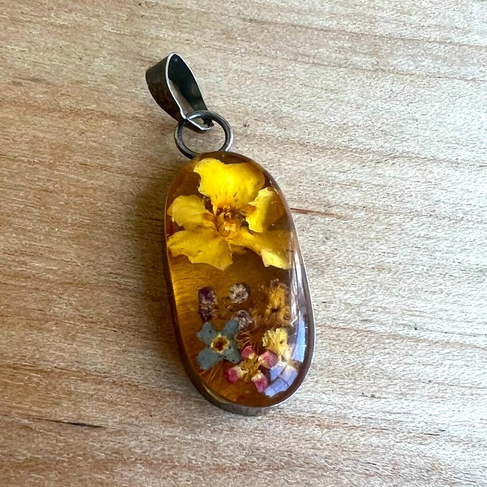 Vintage 925 Sterling silver dried flowers and resin pendant